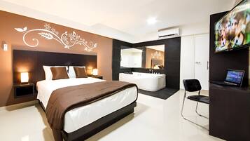 Perussviitti, 1 makuuhuone | Tallelokero huoneessa, työpöytä, silitysrauta/-lauta, ilmainen Wi-Fi