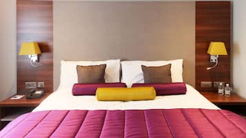 Deluxe Double Room | Peti besi dalam bilik, meja, ruang kerja komputer riba, kalis bunyi