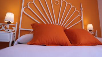 Standaard Twin kamer | Een bureau, verduisterende gordijnen, gratis wifi