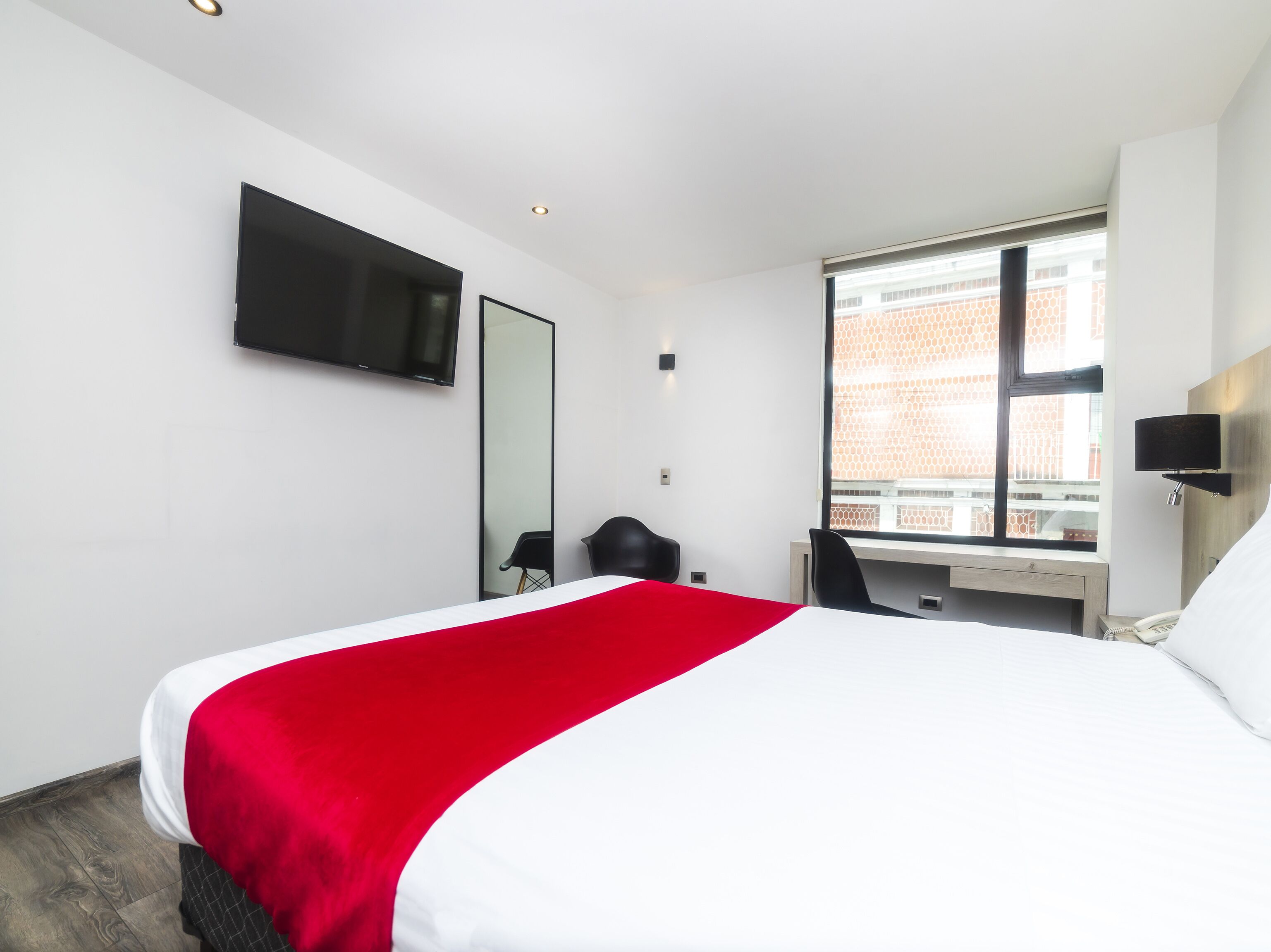 standard double room, 1 queen bed | down duvets, select comfort beds, desk, laptop workspace
