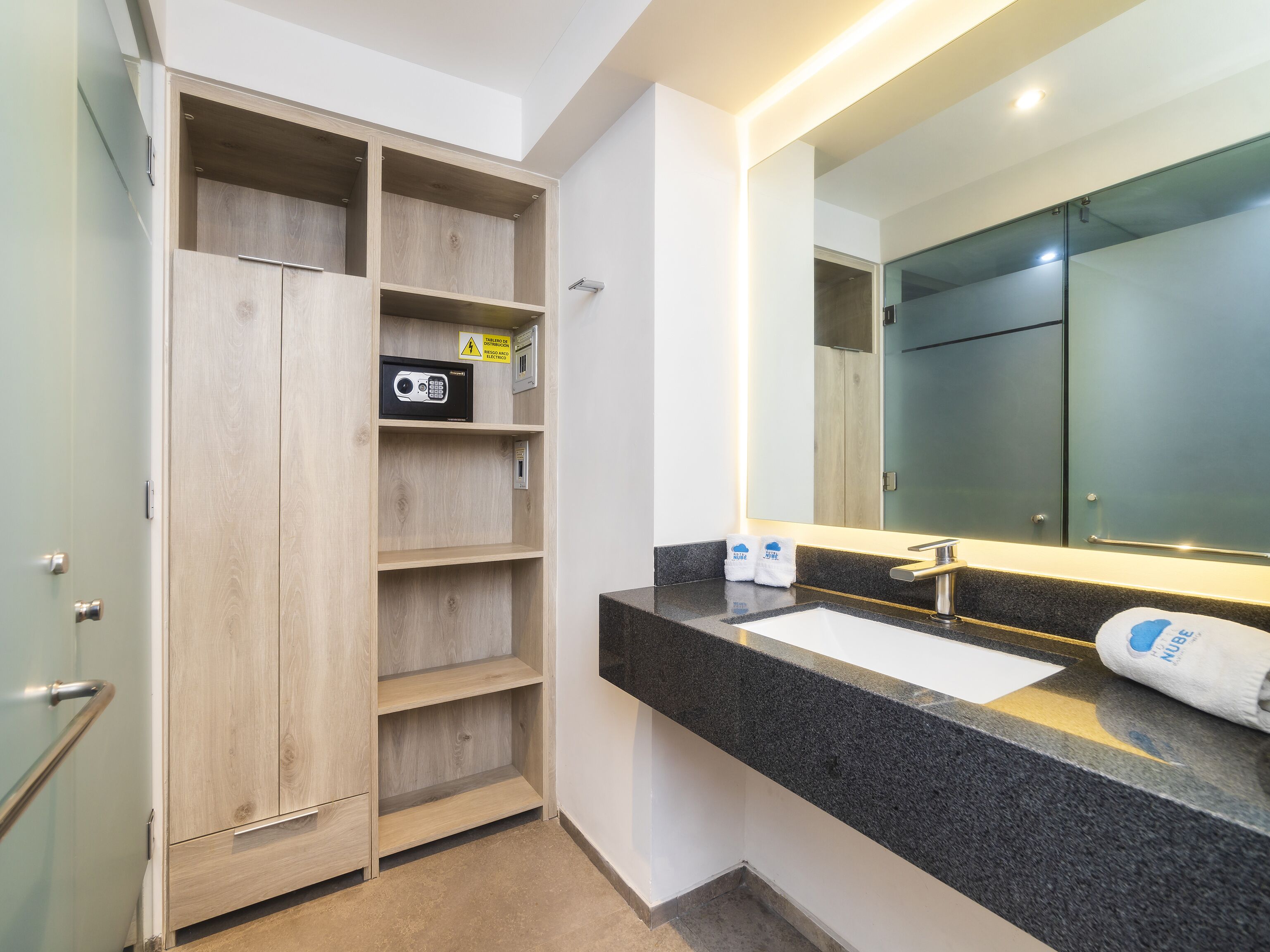 shower, rainfall showerhead, free toiletries, hair dryer