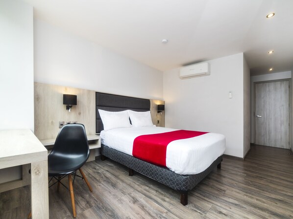 Standard Double Room, 1 Queen Bed | Down duvets, Select Comfort beds, desk, laptop workspace - Hotel Nube, Puebla Centro (Puebla)