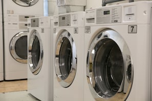 Laundry room - Humber College Lakeshore Campus Residence (Toronto)
