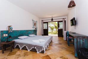 Chambre Confort double | Bureau, fer et planche Ă repasser, accĂšs au Wi-Fi (inclus)