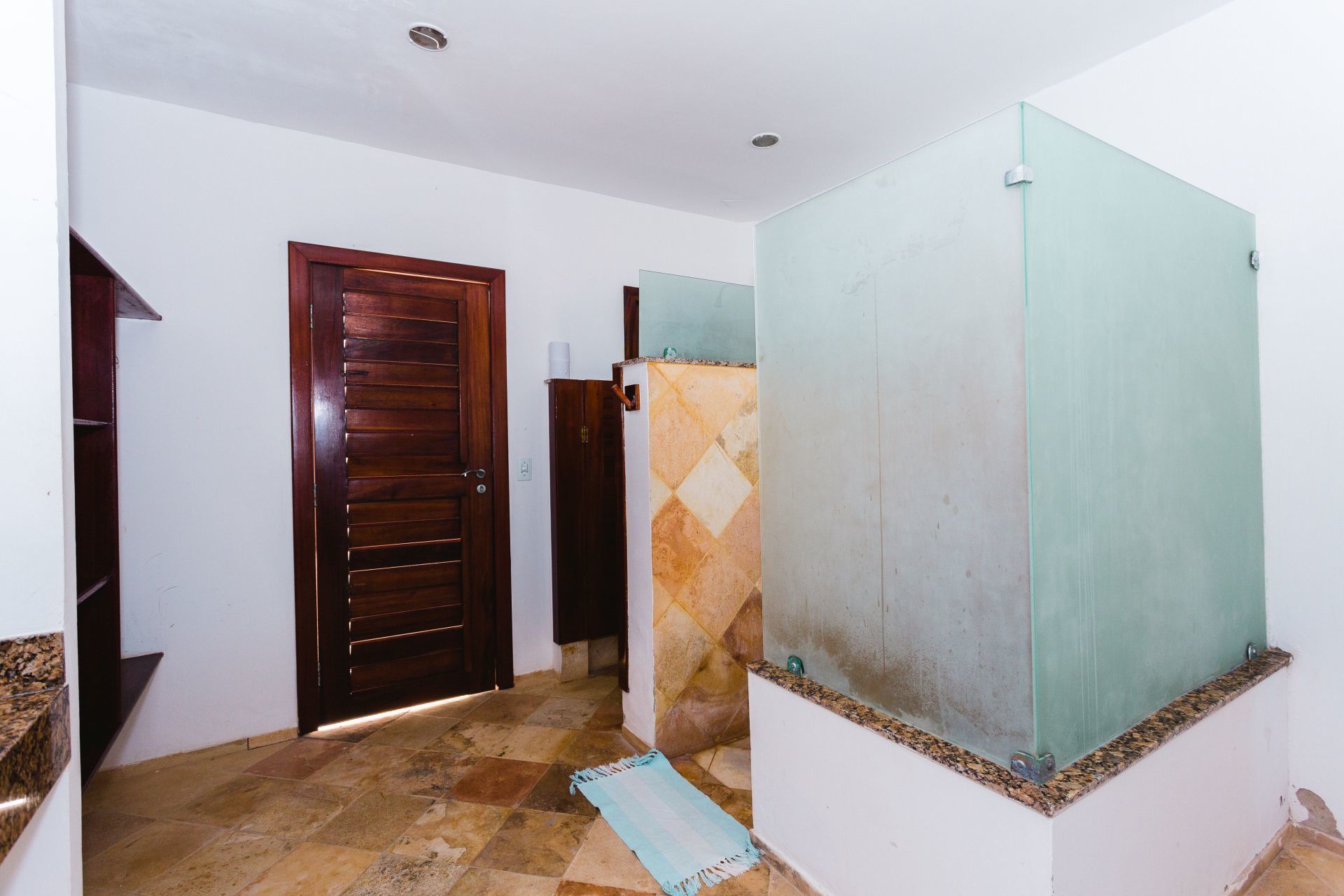 Standard Double Room | Bathroom | Shower, free toiletries, towels