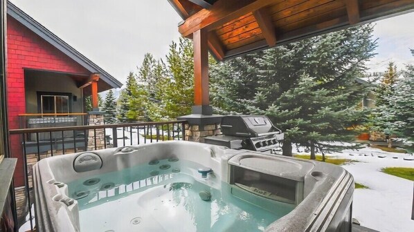 Pinnacle Ridge Chalet 45-106 | Terrace/patio