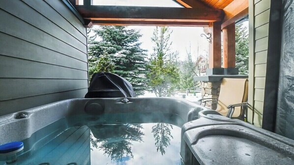 Terrace/patio - Pinnacle Ridge Chalets by Fernie Lodging (Fernie)