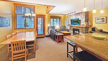 Pinnacle Ridge Chalet 43-102 | Living area | Flat-screen TV, fireplace