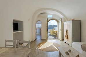 Earth House Volcano View | Living area | 31-inch flat-screen TV with satellite channels, plasma TV