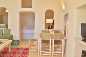 House, 2 Bedrooms (Earth) | Living area | 31-inch flat-screen TV with satellite channels, plasma TV