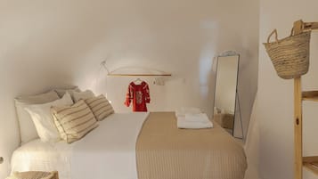 Just Blue House Dome Terrace Volcano View | Individuelt dekorert, individuelt innredet og lydisolert