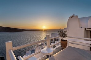 Wind House Volcano View | Terrace/patio - Just Blue (Santorini)