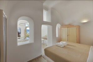 Earth House Volcano View | Individually decorated, individually furnished, soundproofing - Just Blue (Santorini)