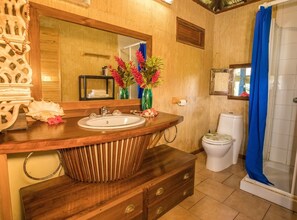 Bathroom - Fare Arearea (Taiarapu-Est)