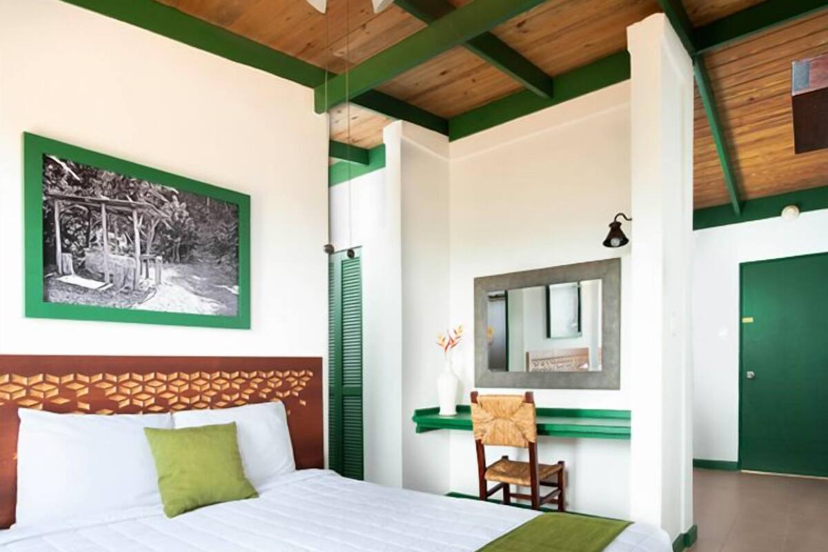 standard queen room- robusta | iron/ironing board, bed sheets