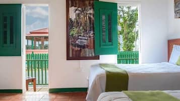 Standard Family Room- Caracolillo | Iron/ironing board, bed sheets
