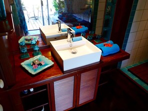 Superior Suite, 2 Bedrooms, Kitchen, Sea Facing | Bathroom