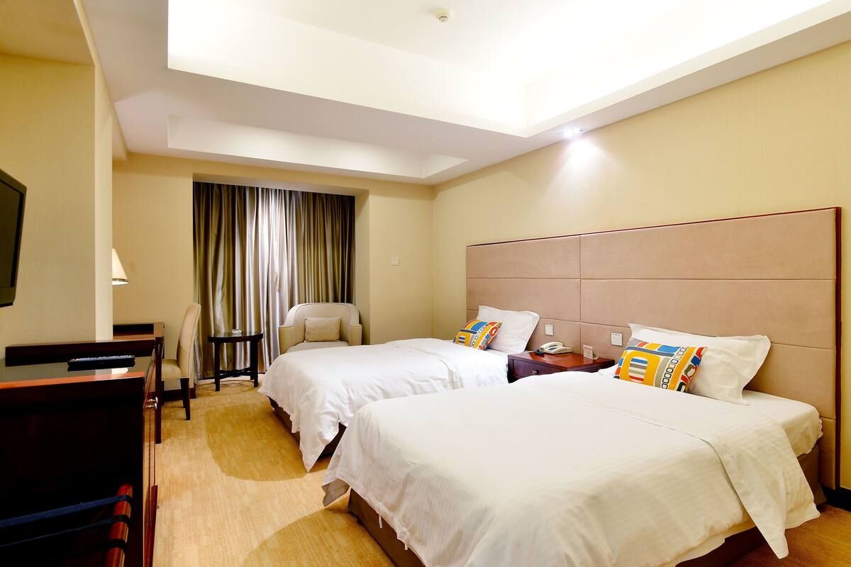Executive Twin Room | Premium bedding, minibar, in-room safe, desk