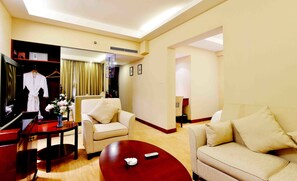 Premium bedding, minibar, in-room safe, individually decorated - Delight Hotel Dalian (Dalian)