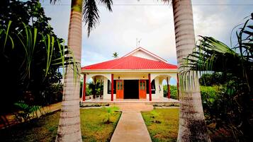 Fachada de la propiedad