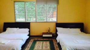In-room safe, desk, free WiFi, bed sheets - Happy Paradise (Janda Baik)