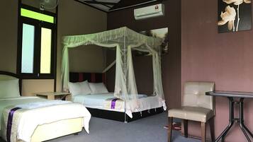 Traditional Chalet, 1 Bedroom, Garden View, Garden Area