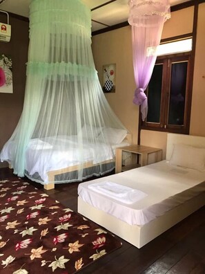 Traditional Chalet, 1 Bedroom, Garden View, Garden Area - Happy Paradise (Janda Baik)