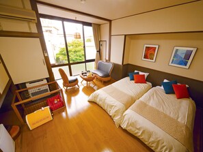 Habitación con 2 camas individuales, fumadores, baño compartido (Dog Friendly, Annex) | Caja fuerte y wifi gratis