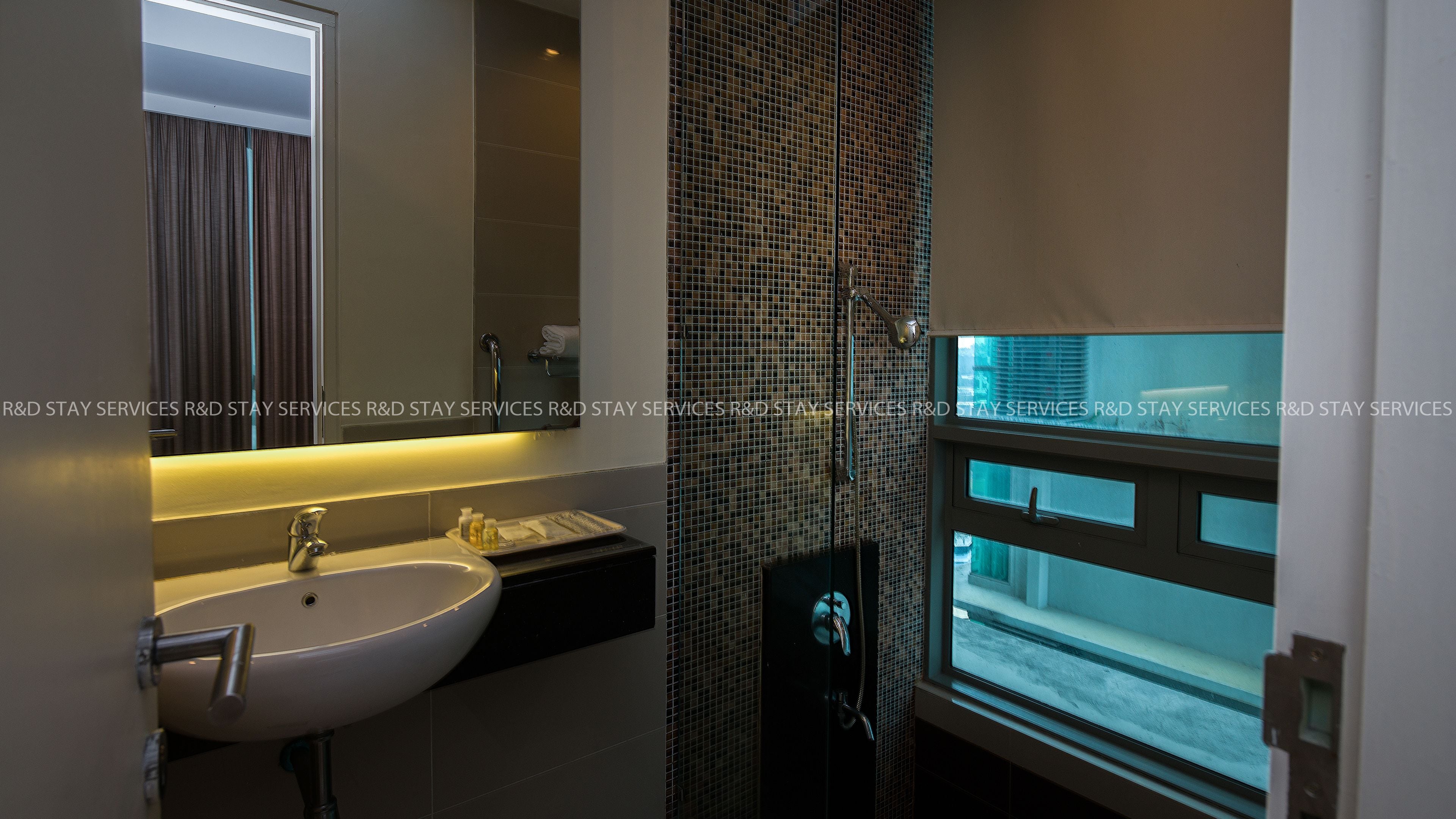 family apartment, 2 bedrooms, accessible, 2 bathrooms | bathroom | shower, rainfall showerhead, free toiletries, hair dryer