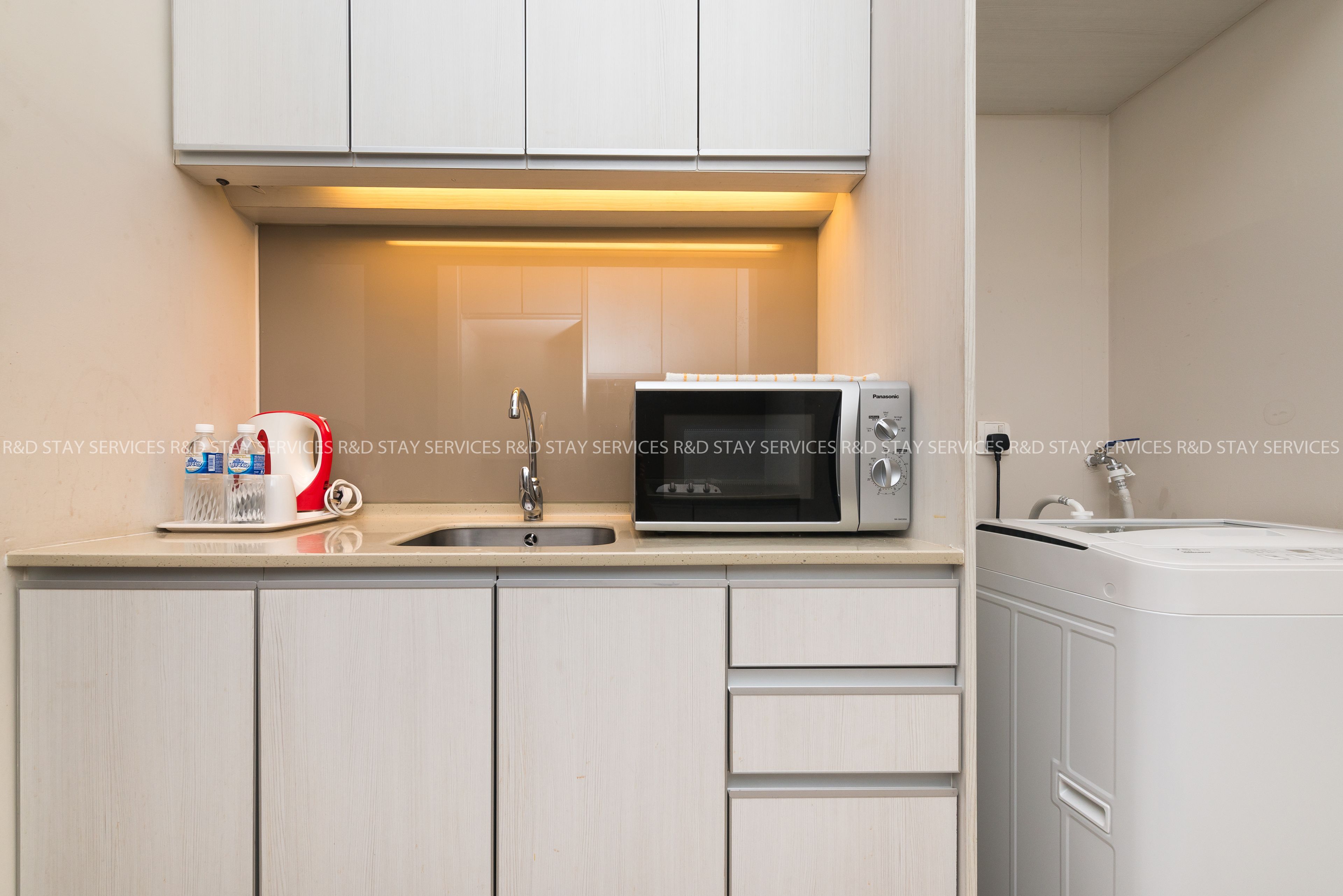 fridge, stovetop, dishwasher, cookware/dishes/utensils