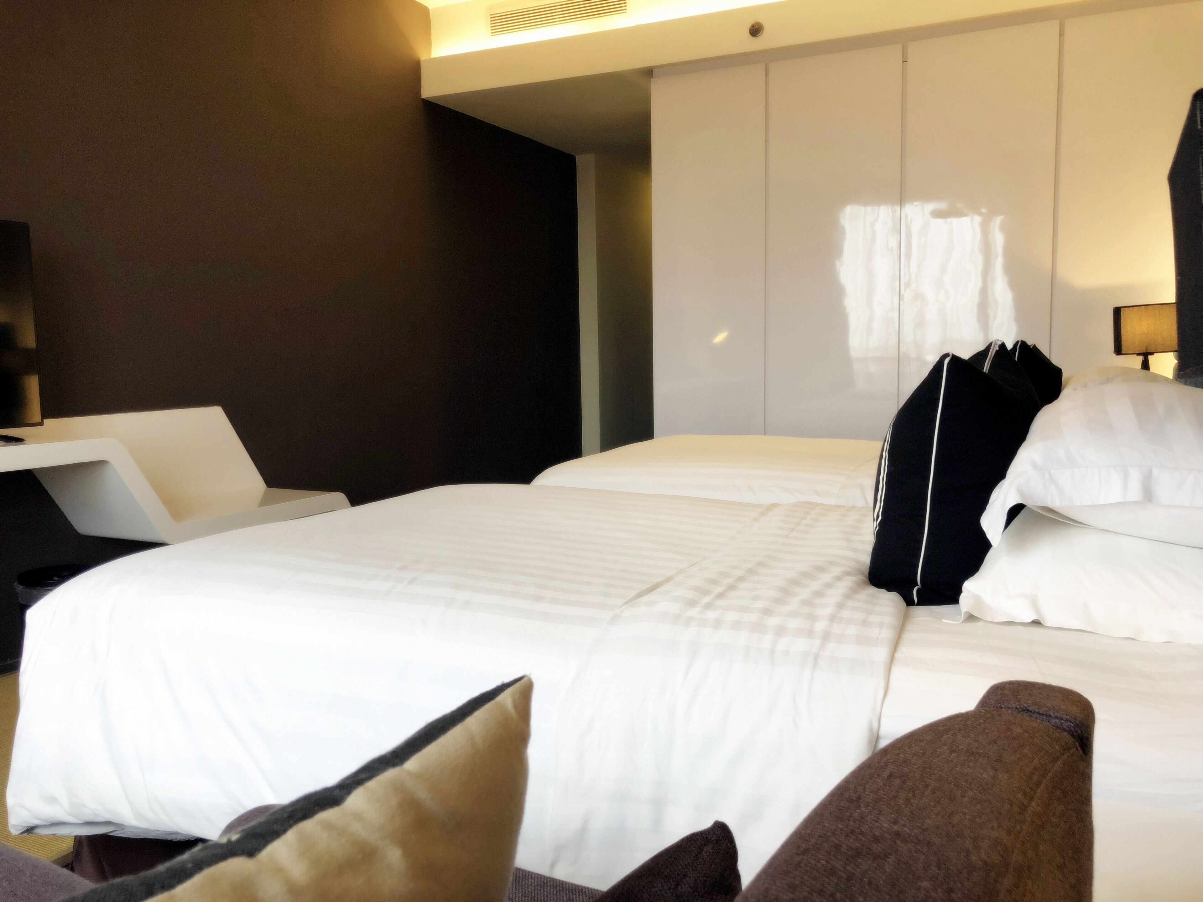 Minibar, in-room safe, desk, iron/ironing board