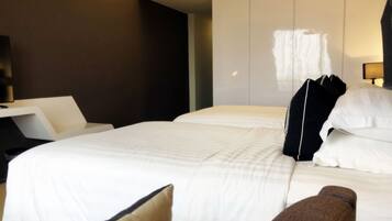 Minibar, in-room safe, desk, iron/ironing board