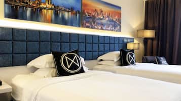 Deluxe-Zweibettzimmer | Minibar, Zimmersafe, Schreibtisch, Bügeleisen/Bügelbrett