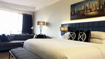 Suite – junior | Minibar, safe på rommet, skrivebord og strykejern/-brett