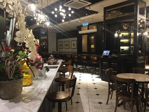 Daily continental breakfast for a fee - M Roof Hotel & Residences (Ipoh)