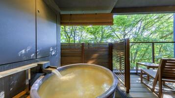 Deluxe Room, Non Smoking (Japanese Western, Open-Air Bath) | Bathroom amenities | Free toiletries, hair dryer, slippers, electronic bidet