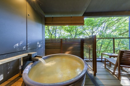 Deluxe Room, Non Smoking (Japanese Western, Open-Air Bath) | Bathroom amenities | Free toiletries, hair dryer, slippers, electronic bidet. Hakone Ashinoko Hanaori(ORIX HOTELS & RESORTS)