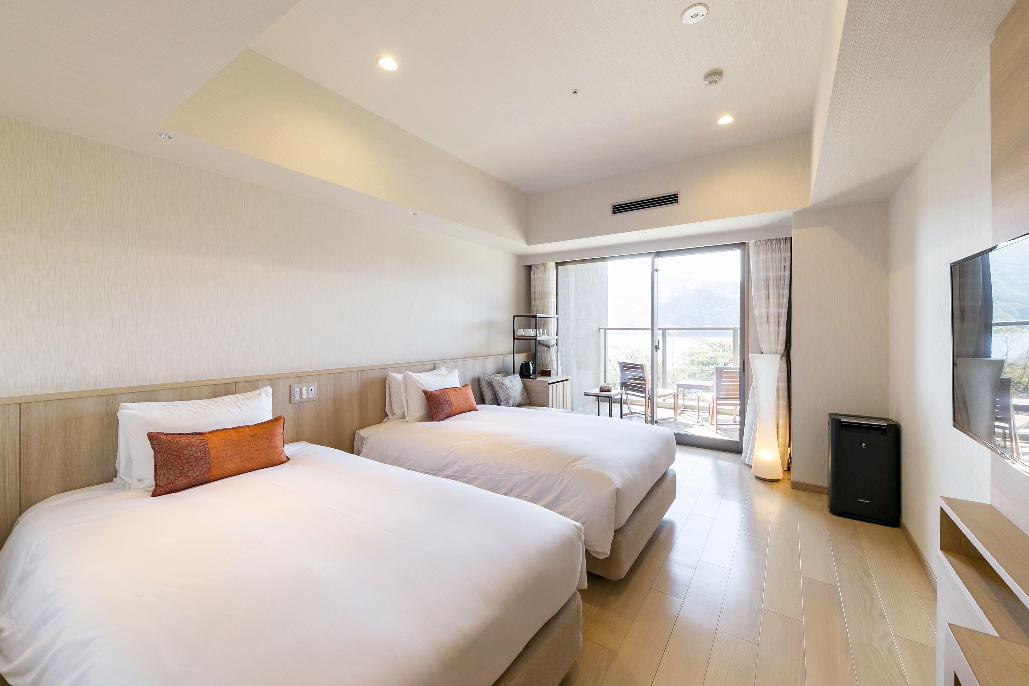 twin room, mobility accessible, non smoking | 1 bedroom, in-room safe, free wifi, bed sheets