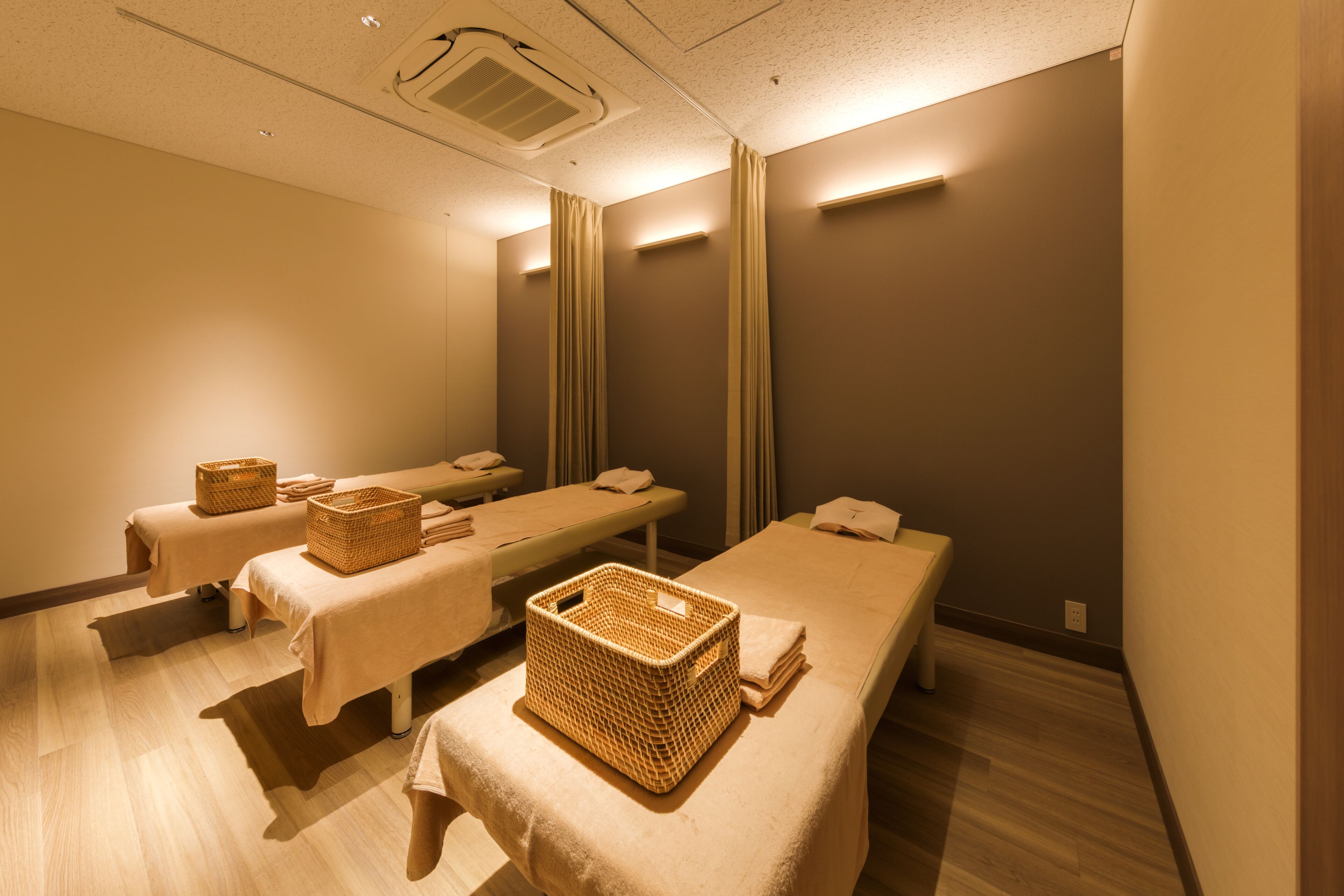 body treatments, facials, 1 treatment room