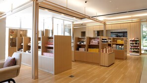 Gift shop - Hakone Ashinoko Hanaori（ORIX HOTELS & RESORTS） (Hakone)
