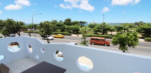 Phòng 4, đối diện biển | Ban công