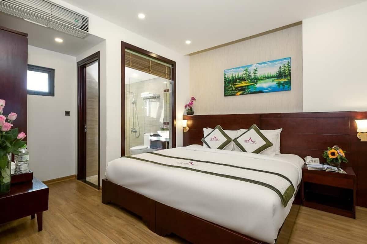 Egyptian cotton sheets, premium bedding, pillow-top beds, in-room safe