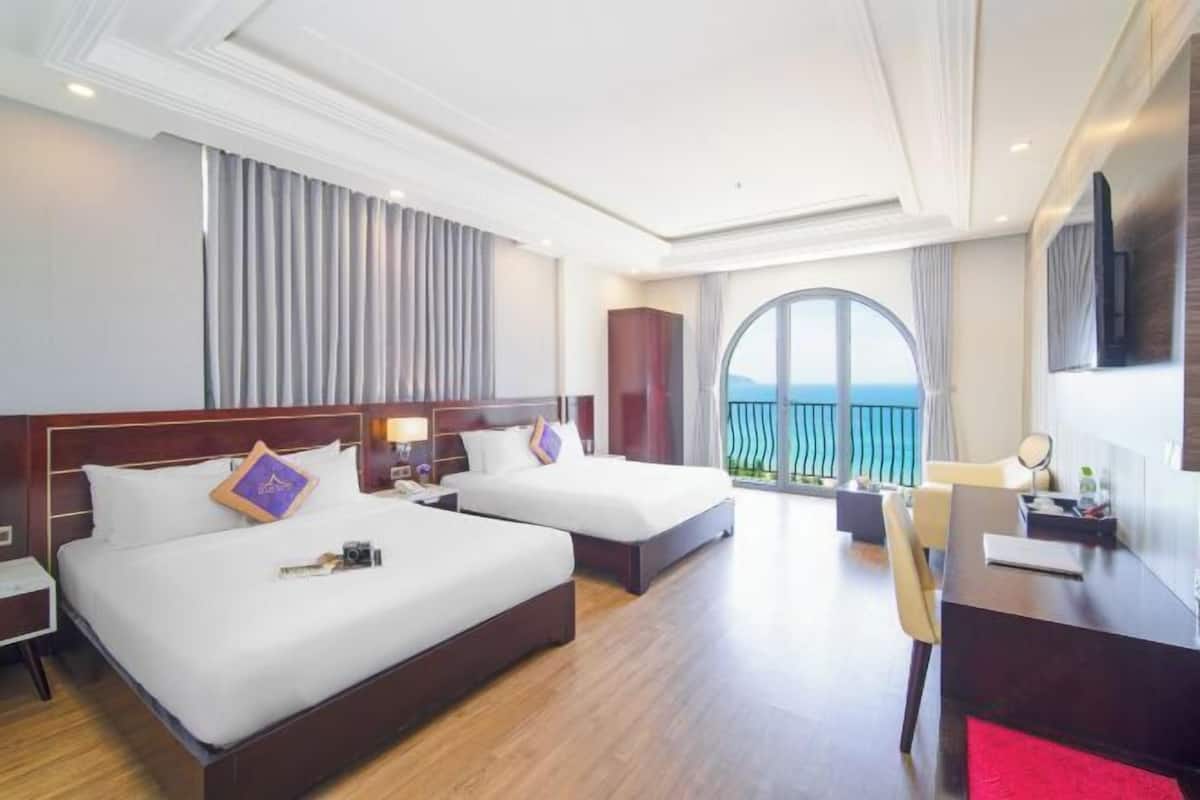 Egyptian cotton sheets, premium bedding, pillow-top beds, in-room safe