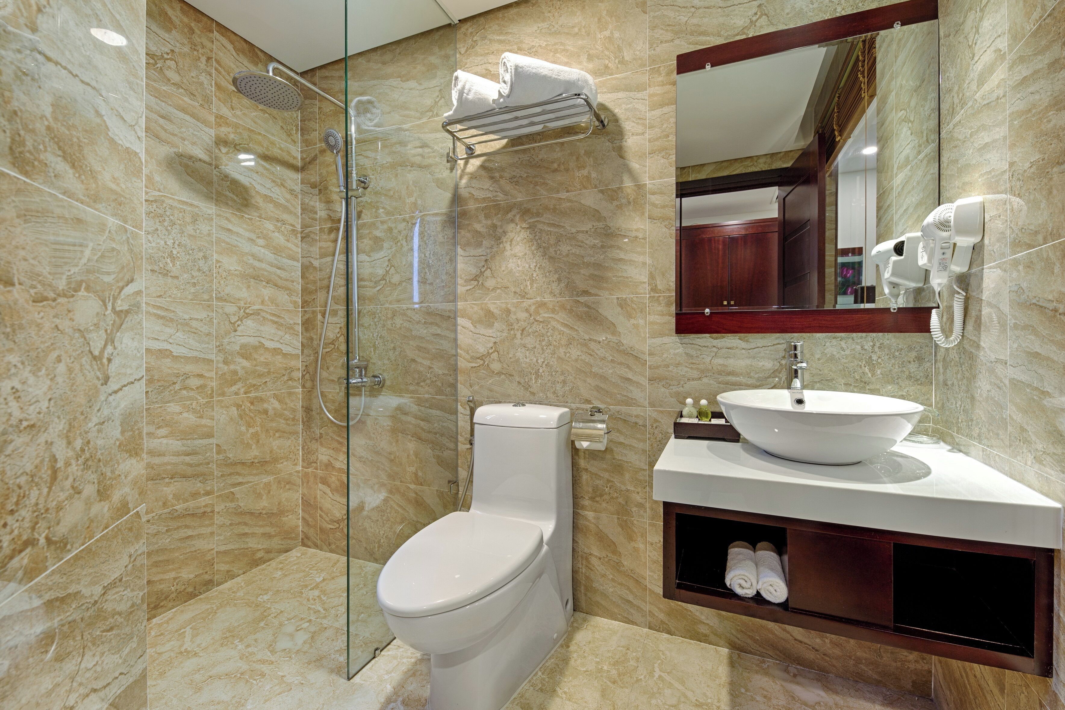 economy double room, 1 king bed | bathroom | eco-friendly toiletries, hair dryer, bathrobes, slippers