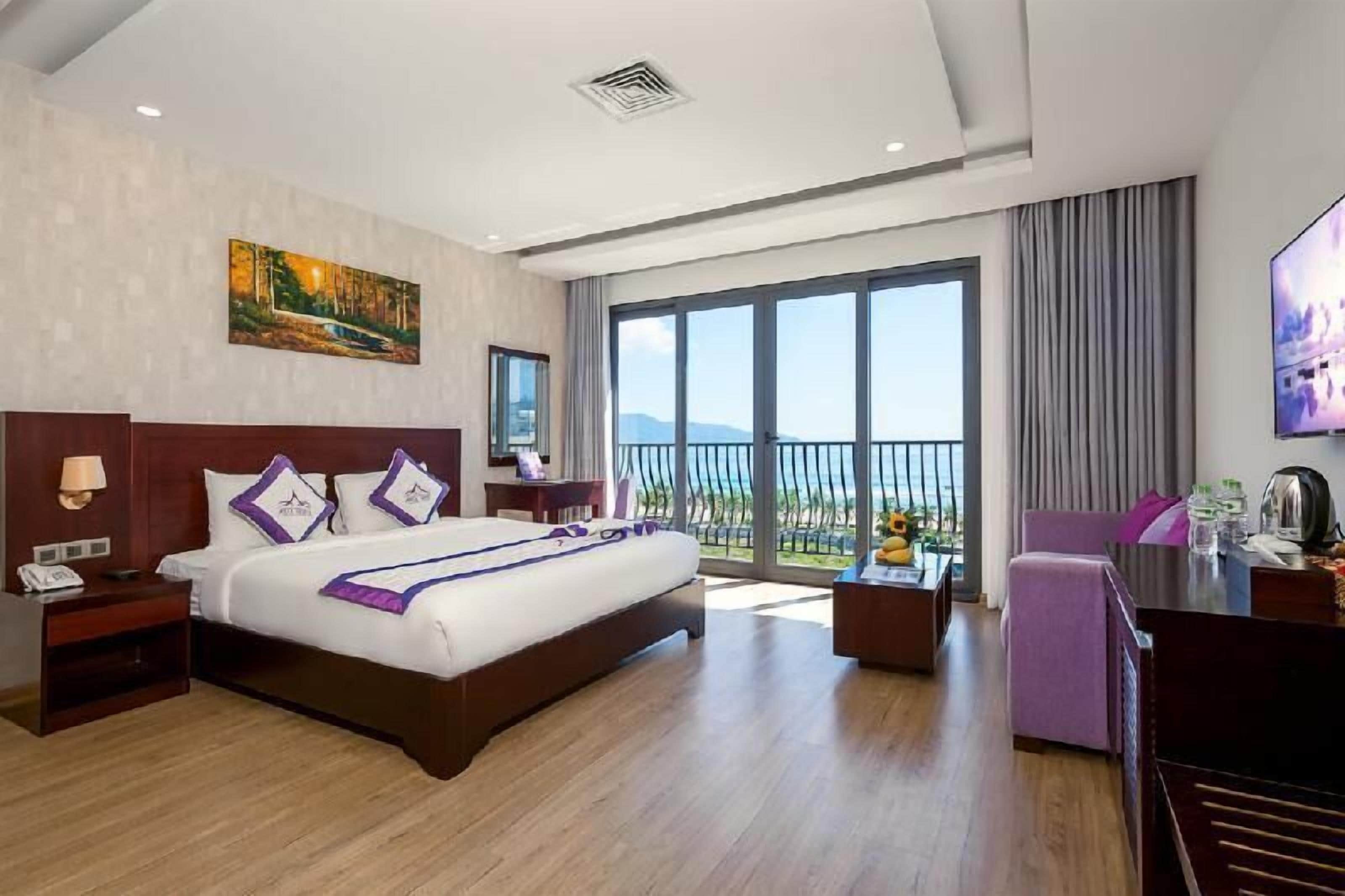 Egyptian cotton sheets, premium bedding, pillow-top beds, in-room safe