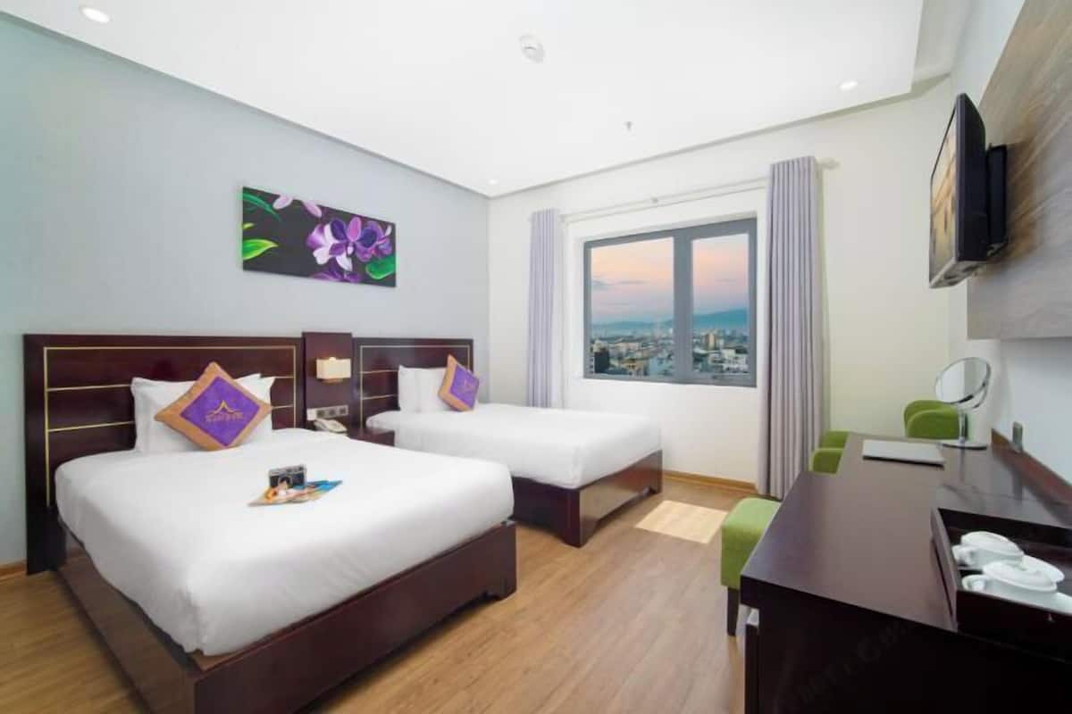 Egyptian cotton sheets, premium bedding, pillow-top beds, in-room safe