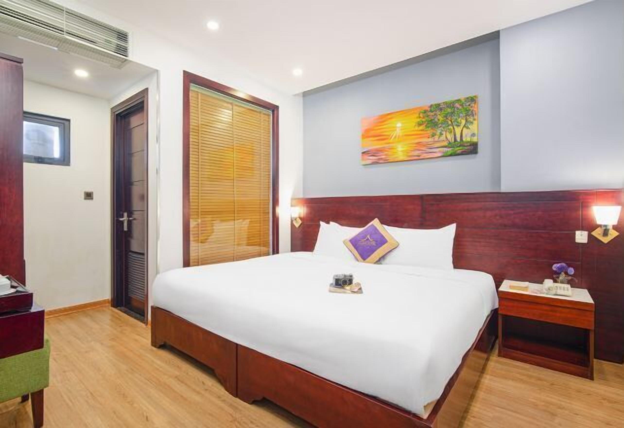 Egyptian cotton sheets, premium bedding, pillow-top beds, in-room safe