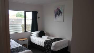 2 Bedroom Unit | Soundproofing, iron/ironing board, travel cot, free WiFi
