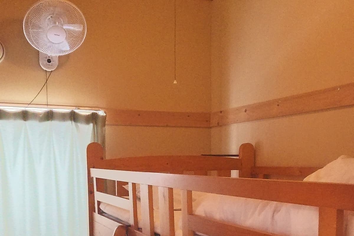 Bunk Bed Room for 2 People with Shared Bathroom | Free WiFi, bed sheets