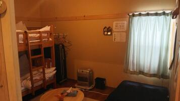 Neljän hengen huone, jaettu kylpyhuone | Ilmainen Wi-Fi, vuodevaatteet